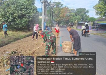 Babinsa Pulo Brayan Bengkel Baru Gelar Gotong Royong Bersama Warga