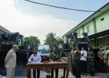 Kemenko Polkam Kirim Bantuan 20 Unit Mobil Penjernih Air pada Korban Bencana di Sumatera dan Aceh