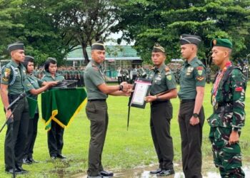 DANDIM 1707/MERAUKE TERIMA PENGHARGAAN DARI PANGDAM XXIV/MANDALA TRIKORA