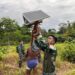 Pos Selal Satgas Yonif 751/VJS Pasang Lampu Tenaga Surya di Kampung Beringin: Malam Tak Lagi Gelap, Aktivitas Warga Lebih Aman
