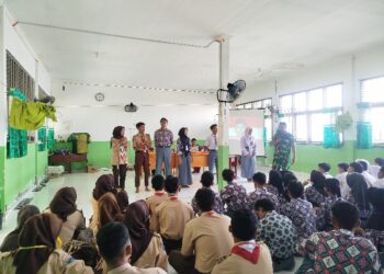 Peran TNI Membina Generasi Bangsa, Danramil 06/Senayang isi Materi Kepemimpinan pada LKDS 2026 SMAN 1 Senayang