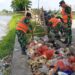 Satgas Sampah Koramil 08/Kronjo Terus Mewujudkan Lingkungan Bersih dan Sehat