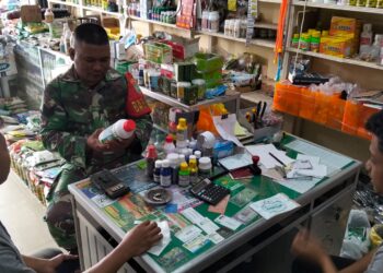 Sidak Toko Tani, Babinsa Tegaskan Harga dan Ketersediaan Pupuk Subsidi Sesuai HET
