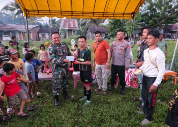 Danramil Babahrot Hadiri Final Turnamen Tarkam, Mancang FC Juara Lewat Adu Penalti