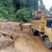 Babinsa Koramil 01/Pnr Gotong Royong Pasang Jembatan ARMCO di Peunaron Lama