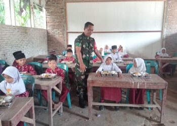 Kodim 0209/Labuhanbatu Dampingi Program Makan Bergizi Gratis di Sei Berombang