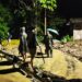 Luapan Sungai Tutup Jalan Nasional Prigi, Aparat dan Warga Bersihkan Lumpur