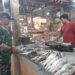 Jelang Ramadhan,Personel Kodim 0510/Trs Jajaran Pantau Harga Sembako di Pasar