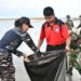PEDULI LINGKUNGAN, TNI AL DUKUNG AKSI BERSIH-BERSIH DI PANTAI KUTA