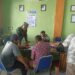BABINSA KOMSOS DENGAN PERANGKAT DESA BAHAS TENTANG KEAMANAN DAN KETERTIBAN DI WILAYAH DESA BINAAN.