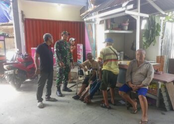 Melalui Komsos Babinsa Koramil 01/TS Ajak Masyarakat Menjaga Kamtibmas