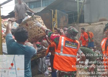 Satgas Sampah Kodim 0506/Tangerang dan OPD Bergerak Tangani Sampah Pasar Jombang