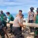 Puslatpurmar 7 Lampon Laksanakan Karya Bakti Bersih Pantai di Pancur Alas Purwo Banyuwangi