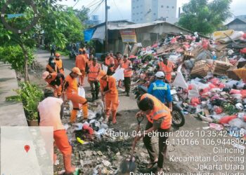 Dukung Program Pemerintah,Satgas Sampah Kodim 0502/JU Sapu Bersih Sampah Wujudkan Lingkungan Sehat