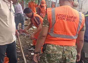 Peduli Lingkungan,Satgas Kodim 0502/JU Sapu Bersih Sampah di Wilayah Kepulauan Seribu Utara