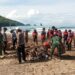 Aksi Nyata TNI–Polri dan Warga Jaga Kebersihan Pantai Konang Trenggalek