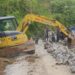 Tak Hanya Alat Tradisional, Alat Berat Excavator Pun Diturunkan Pada Pra TMMD Di Desa Kembang