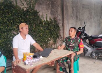 Demi Menjalin Hubungan Baik, Babinsa melaksanakan Komsos Dengan Warga Binaa1