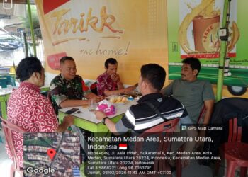 Babinsa Sukaramai II Laksanakan Komsos Bersama Ketua Karang Taruna dan Warga, Pererat Silaturahmi serta Jaga Kondusifitas Wilayah