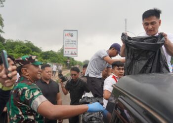Wujudkan Banten ASRI,400 Prajurit Korem 064/MY Bersihkan Kota Serang