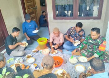 Babinsa Bersama Perangkat Kelurahan Gelar Makan Bersama di Mabar Hilir