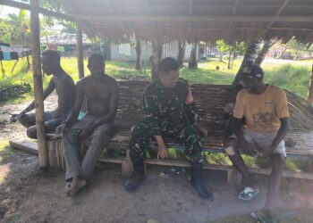 Babinsa Koramil 1710-07/Mapurujaya Laksanakan Komsos dengan Warga