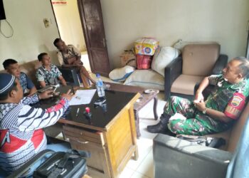Perkuat Kemanunggalan TNI–Rakyat, Danramil 03/SB Laksanakan Komsos dengan Pemdes Sei Penggantungan