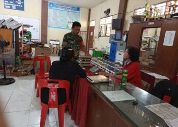 BABINSA KOMSOS DENGAN TENAGA PENDIDIK DI SALAH SATU YAYASAN.
