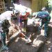 Peduli Kesehatan Warga, Satgas TMMD Ke 127 Kodim 0808/Blitar Kerjakan Pondasi MCK Mbah Sinem