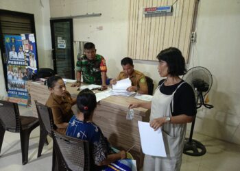 Babinsa Koramil 0201-06/MS Aktif Komsos Bersama Perangkat Kelurahan