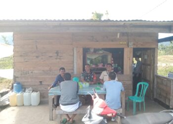 Ngopi Bareng di Warung Desa, Babinsa 07/Salak Serap Aspirasi Warga Ulu Merah