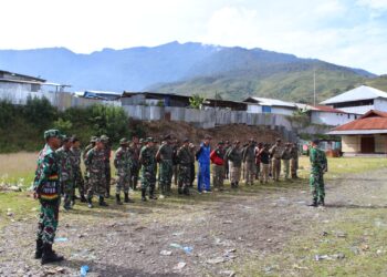 Karya Bakti Gabungan TNI-Polri dan Pemda: Pembersihan Sampah di Pasar Mama-Mama (Nagalomuni) Mulia Kota