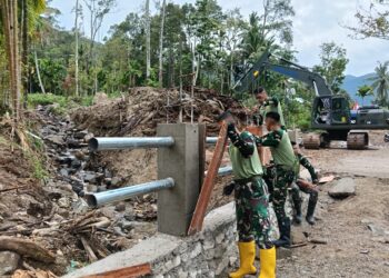 TNI AD Bangun Jembatan Aramco di Agam, Akses Warga Nagari Bayua Kembali Terbuka