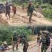 Prajurit Satgas Pamtas RI–PNG Mobile Gobang VII Yonif 9 Marinir Gotong Royong Bersama Masyarakat Maybrat Perkuat Kebersamaan di Perbatasan