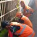 Hari Libur di Bulan Ramadhan ,Satgas Grebek Sampah Kodim 0502/JU Tetap Wujudkan Lingkungan Bersih di Wilayah Cilincing