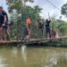 Koramil 1204-18/Nanga Mahap Membangun Jembatan Perintis Garuda di Wilayah Binaan