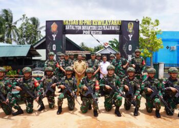 Pangdam XXIV/MT Tinjau Pos Kotis Satgas Pamtas Yonif 123/Rajawali di Mappi, Tegaskan Menjaga Profesionalisme dan Kedisiplinan