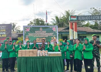 Ramadan Penuh Berkah, Koramil 1710-07/Mapurujaya Berbagi Takjil Untuk Warga
