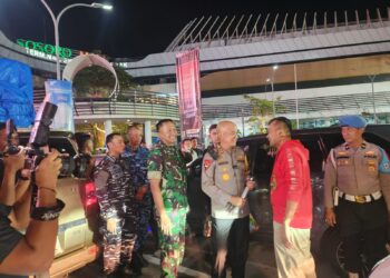 Danrem 064/MY Dampingi Gubernur Banten Tinjau Arus Mudik di Pelabuhan Merak