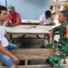 BABINSA KOMSOS BERSAMA WARGA DIWARUNG SERAP INFORMASI.
