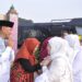 Penuh Khidmat, Dankolatmar Melaksanakan Solat Idul Fitri Bersama Prajurit Dan Masyarakat