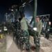 Usai Tarawih Prajurit Bergerak! Malam Ramadan Jadi Medan Pengabdian, TNI Bangun Jembatan Bailey untuk Warga Buket Bata