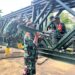 Jembatan Rusak Diterjang Banjir, TNI Hadir Bangun Akses Baru untuk Warga