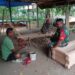 Komsos dengan Pengrajin Meubel Tradisional, Babinsa Pererat Kedekatan TNI-Rakyat