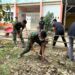 Pulihkan Lingkungan Sekolah, Babinsa dan Warga Kompak Gotong Royong