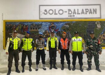 Kodim 0735/Surakarta Bersama Kepolisian & Komponen Masyarakat Laksanakan Patroli Pengamanan di Stasiun Solo Balapan