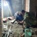 Ringan Tangan, Babinsa Bantu Warga Revitalisasi MCK Rumah Sehat