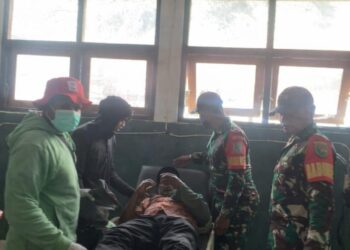 Evakuasi dan Pelayanan Kesehatan Warga Korban Pembakaran Honai Oleh KKB