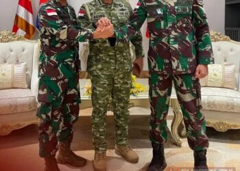 Dua Personel TNI Raih Penghargaan Atas Kontribusinya Sebagai ASEAN Observer Team (AOT)
