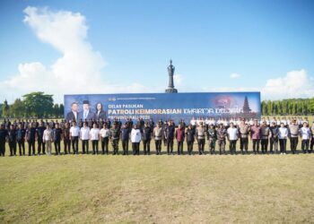 Sinergi Kawal Stabilitas Bali, Brigjen TNI I Ketut Mertha Gunarda Hadiri Apel Gelar Pasukan Keimigrasian di Renon